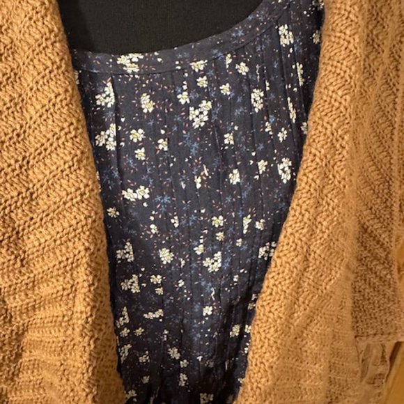 Blue Flowing Flower Print Dress with Long Sleeves - Picture 10 of 14